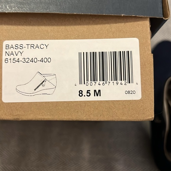 GH Bass Navy Ankle Bootie. NIB. Size 8.5 - Picture 5 of 5